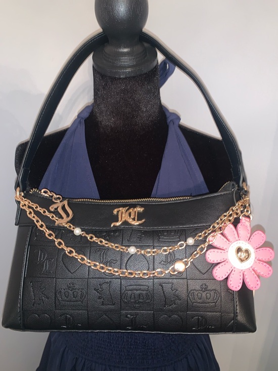 Juicy Couture Handbags - 🆕 -Juicy Couture Pretty Pop Shoulder Bag with Gold Chain and Pink Flower Charm